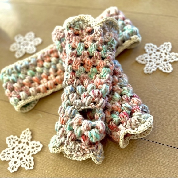 𝅺CROCHETED EAR WARMER AND FINGERLESS GLOVES SET IN PASTEL PUFF STITCH - Picture 3 of 10